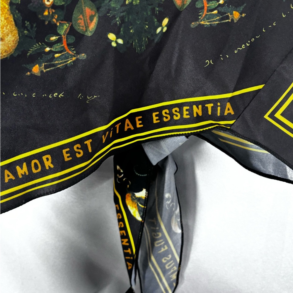 Elegant Black‎ and Gold Crop Top with Artistic Design - Picture 4 of 7
